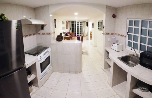 Granjas del Marqués Villa | Hermosa casa recién remodelada cerca de la playa.