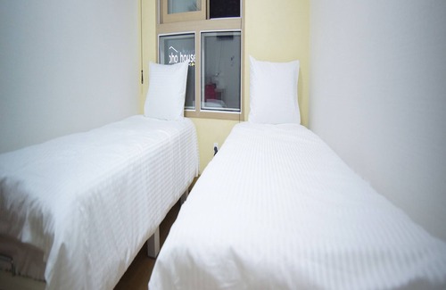 Sinchon-dong Casa | Cozybox Guesthouse
