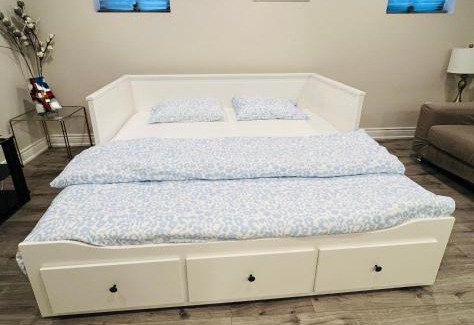 Mississauga Casa | CozyHaven A private entrance, comfy basement apartment in Mississauga with free parking Conveniently located with easy access to the airport downtown Toronto major malls and highways for a seamless stay