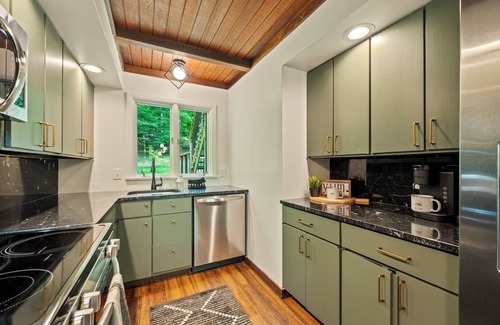 Gnaw Bone Cabina | CozyHollow Fishing, game garage & modern interior. Close to Columbus + Nashville