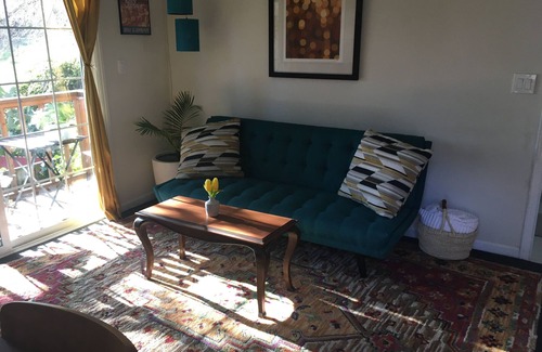 Redwood Heights Apartamento | CozyOaks Studio - Charming cottage in woodsy Oakland with WiFi access