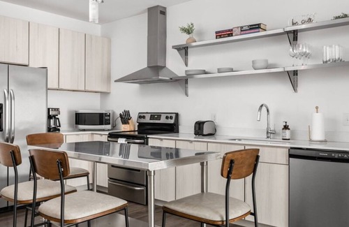 Downtown Indianapolis Apartamento | Cozysuites 2BD Bottleworks Indianapolis 2
