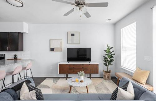 Indianapolis Apartamento | CozySuites 2BR Modern Apt near the Fashion Mall
