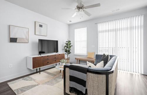 Indianapolis Apartamento | CozySuites 2BR Modern Apt near the Fashion Mall