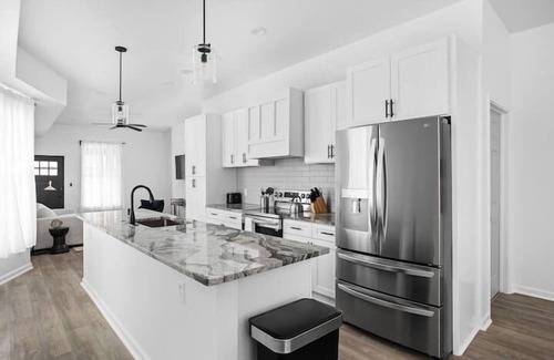 Holy Cross Casa | CozySuites 3BD - Arsenal Heights Indy 2