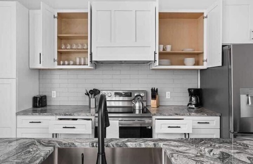 Holy Cross Casa | CozySuites 3BR Arsenal Heights, Indy 2