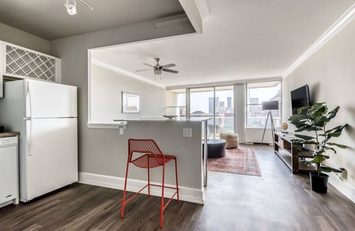 Old Louisville Apartamento | Cozysuites 800 Tower 1BR w sky Pool gym 15