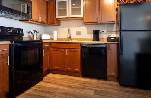 Old Louisville Apartamento | Cozysuites 800 Tower 2BR w sky Pool gym 32