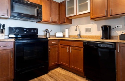 Old Louisville Apartamento | Cozysuites 800 Tower 2BR w sky Pool gym 32