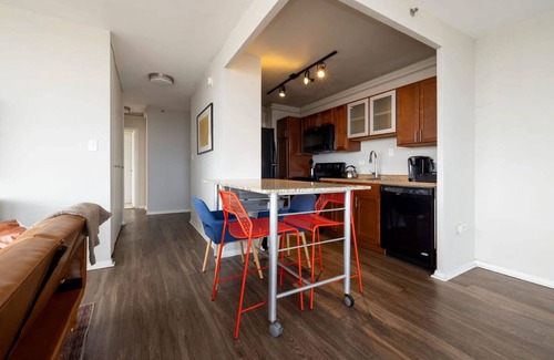 Old Louisville Apartamento | Cozysuites 800 Tower 2BR w sky Pool gym 33