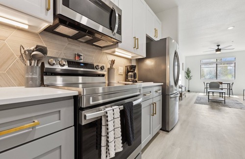 Glendale Sports and Entertainment District Apartamento | CozySuites at Zone Westgate