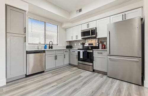 Glendale Sports and Entertainment District Apartamento | CozySuites at Zone Westgate