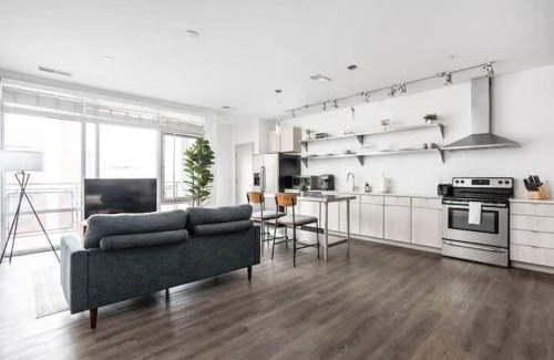 Kennedy King Apartamento | CozySuites I Trendy 1BR Bottleworks Indy #3