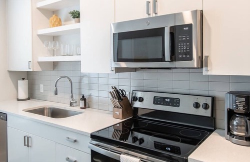 Central Business District Apartamento | Cozysuites l Gorgeous 1BR in Downtown Cincinnati