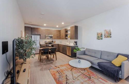 Central Business District Apartamento | Cozysuites l Luxe 2BR in Downtown Cincinnati #3