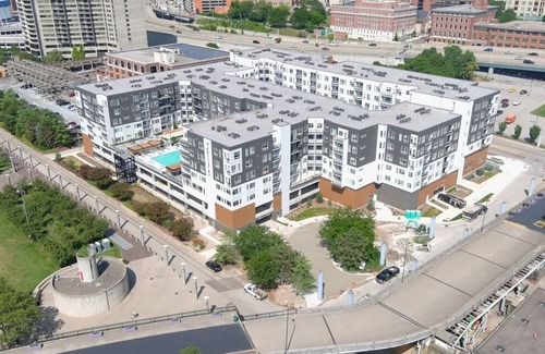 Central Business District Apartamento | Cozysuites l Modern 1BR in Downtown Cincinnati