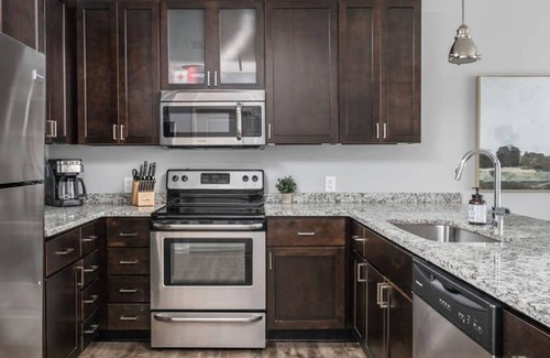 Cole-Noble District Apartamento | Cozysuites l Roomy 1BR Monument Circle Indy