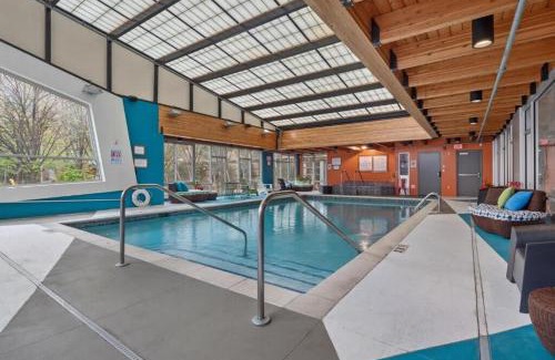 Mill District Apartamento | CozySuites Mill District with pool, gym #04