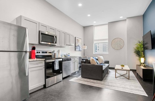 Cultural District Apartamento | CozySuites Modern 1BR in Downtown Pitts 9