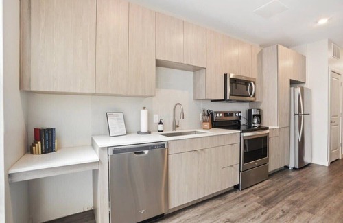 Lower Lawrenceville Apartamento | CozySuites Modern 1BR, Lawrenceville
