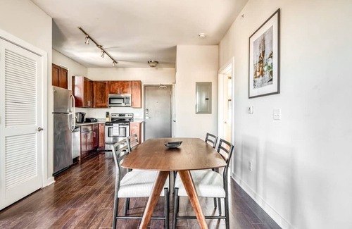 Music Row Apartamento | Cozysuites Music Row Spacious 2BR w Free Parking31