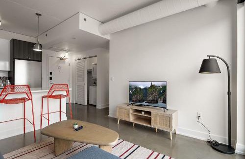 Warehouse District Apartamento | CozySuites NLG - Modern 2BR condo #16