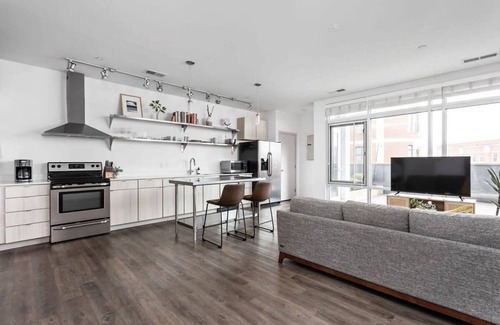 Lockerbie Square Apartamento | Cozysuites on Mass With Garage Parking 1