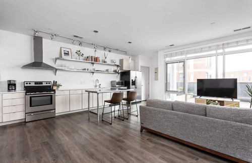Lockerbie Square Apartamento | Cozysuites on Mass With Garage Parking 14