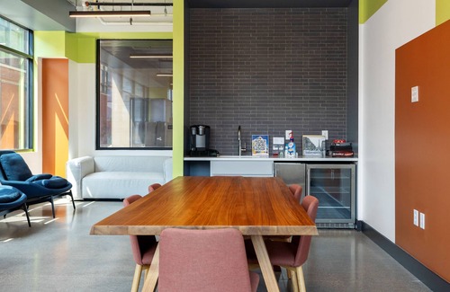 Lockerbie Square Apartamento | Cozysuites on Mass With Garage Parking 5