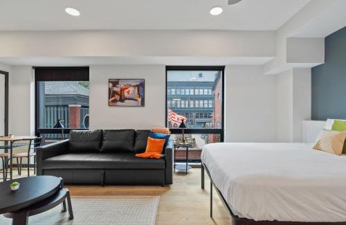 Lockerbie Square Apartamento | CozySuites on Mass with garage parking #12