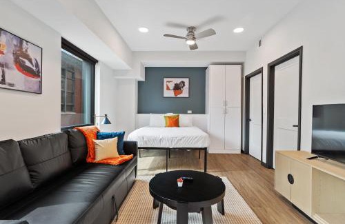 Lockerbie Square Apartamento | CozySuites on Mass with garage parking #13