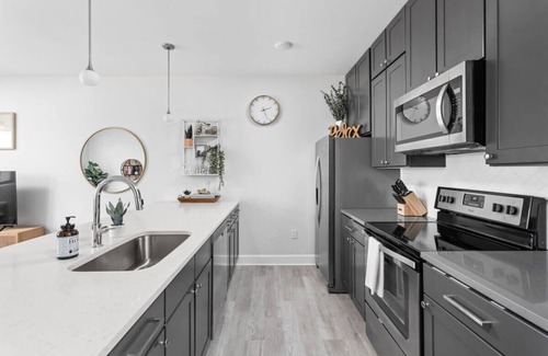 Meridian-Kessler Apartamento | CozySuites Spacious 2BR at Meridian Kessler