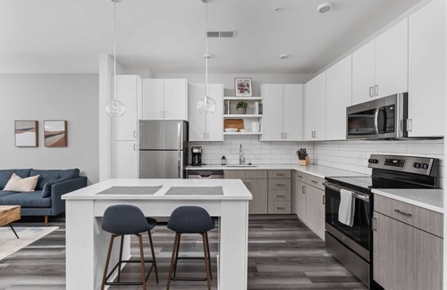 Cole-Noble District Apartamento | Cozysuites Spacious 1BR Near Whole Foods