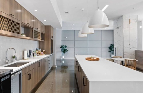 Cole-Noble District Apartamento | Cozysuites Spacious 1BR Near Whole Foods