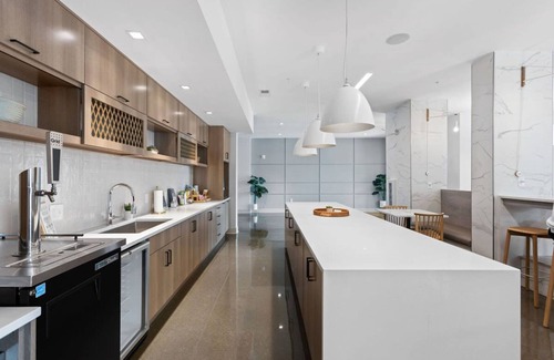 Cole-Noble District Apartamento | Cozysuites Spacious 1BR Near Whole Foods