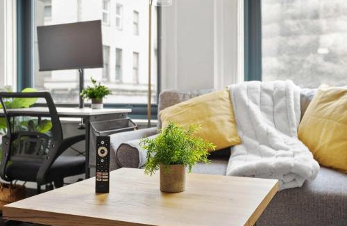 Cultural District Apartamento | CozySuites Stunning 1BR in Downtown Pitts #5