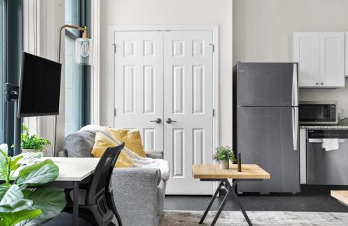 Cultural District Apartamento | CozySuites Stunning 1BR in Downtown Pitts #5