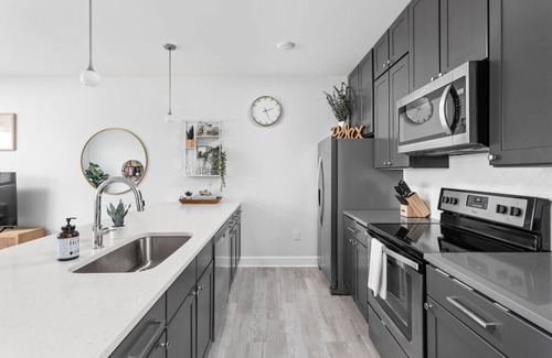 Meridian-Kessler Apartamento | Cozysuites Stylish 2BR at Meridian Kessler