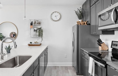 Meridian-Kessler Apartamento | Cozysuites Stylish 2BR at Meridian Kessler