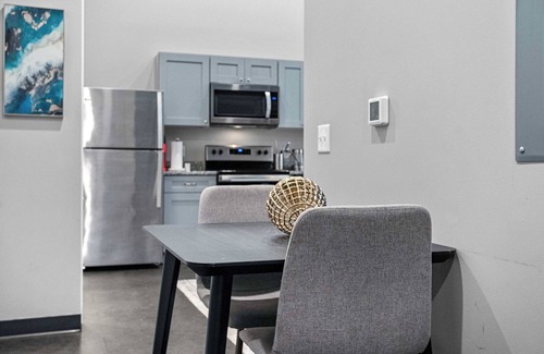 Cultural District Apartamento | CozySuites Trendy 1BR in Downtown Pitts #6