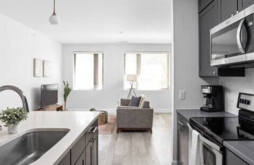 Meridian-Kessler Apartamento | Cozysuites Upscale Modern 2BR Broad Ripple