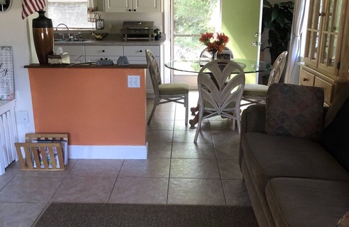 Vero Beach Casa | Cozzi cottage paradise with private entrance