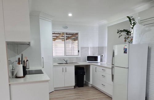Emu Park Casa | Cozzy Beach Home only minutes from the ocean
