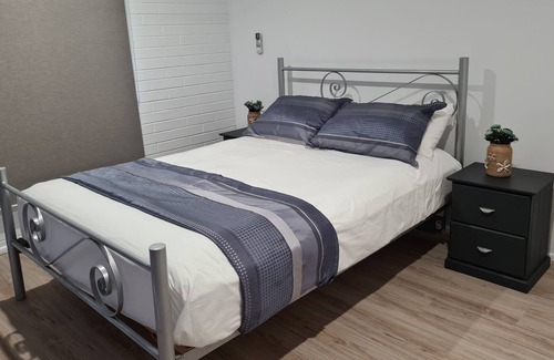 Emu Park Casa | Cozzy Beach Home only minutes from the ocean
