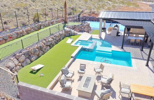 Hurricane Casa | CR 1463 - Luxurious Copper Rock Home - Golf Views - Pool-Spa