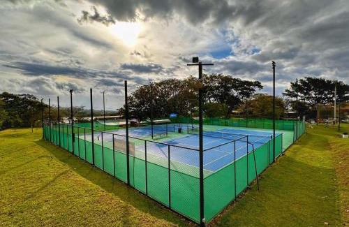 Santa Ana Apartamento | CR MARIPOSA RENTALS Comfortable penthouse, AC, pool, gym, tennis