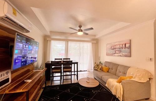 Santa Ana Apartamento | CR MARIPOSA RENTALS Santa Ana Centro 2BR with Terrace Walk Everywhere