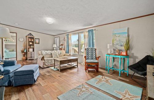 Deep Hole Casa | Crabby Pines - Pet friendly modern accommodations!