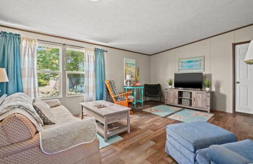 Deep Hole Casa | Crabby Pines - Pet friendly modern accommodations!