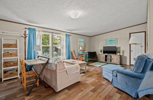 Deep Hole Casa | Crabby Pines - Pet friendly modern accommodations!